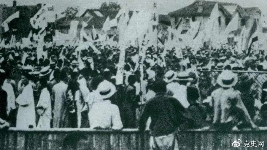 1925年5月30日，上海爆發(fā)了反帝愛國的五卅運動，掀起了全國范圍大革命高潮。