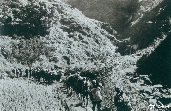 　　1947年6月，劉鄧大軍強(qiáng)渡黃河天險(xiǎn)，千里躍進(jìn)大別山，揭開了中國人民解放軍戰(zhàn)略進(jìn)攻的序幕。